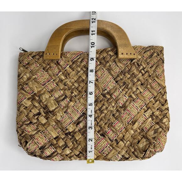 Vintage Woven Straw Raffia Handbag Wooden Handles Boho Tote Purse 70s 80s - Picture 3 of 11